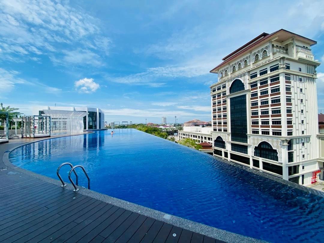 Deena Suite at Troika ,Kota Bharu Buitenkant foto