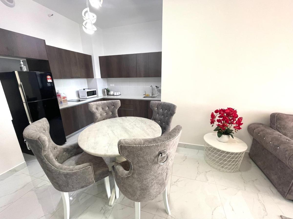 Deena Suite at Troika ,Kota Bharu Buitenkant foto